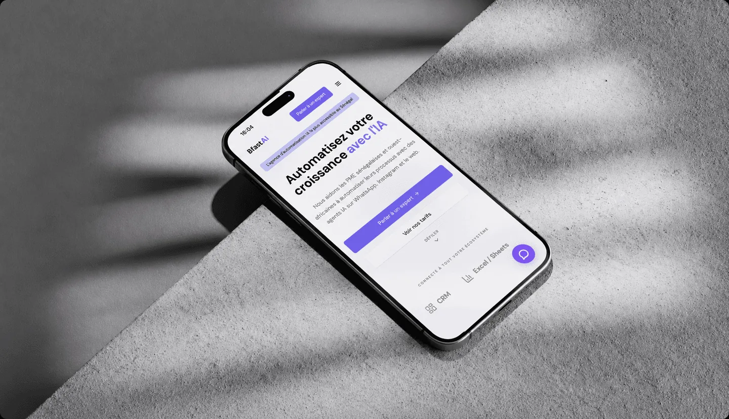 Le site Bfast AI sur téléphone : titre, boutons « Parler à un expert » et « Voir nos tarifs », intégrations CRM et tableurs