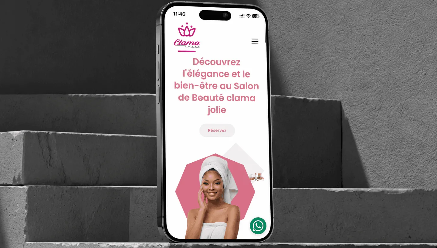 Le site Clama Jolie sur téléphone : titre, bouton « Réservez » et raccourci WhatsApp